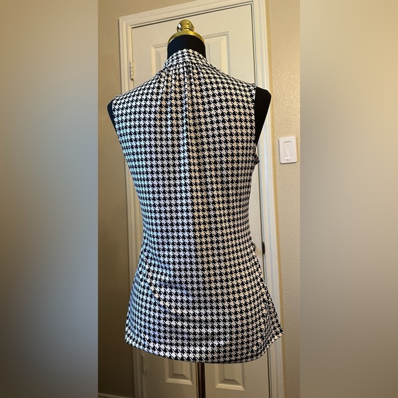 Banana Republic Black and White Houndstooth Sleeveless Blouse Size Small - Picture 2 of 6